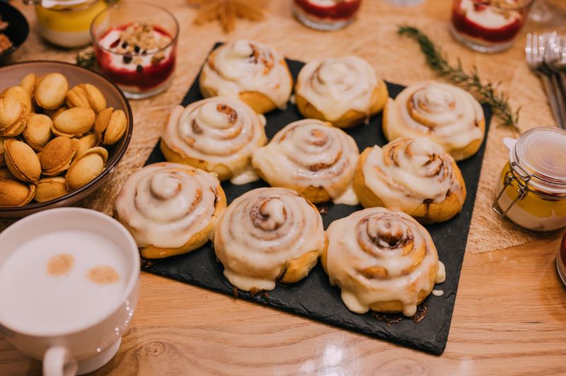 cinnamon sugar knots with cream cheese dip